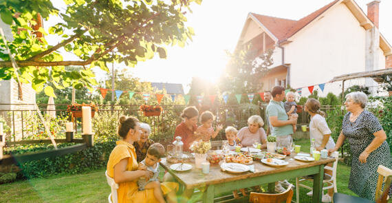 IDEAL HausRat: lachendes Paar in der Küche