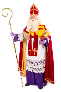 Nikolaus als Bischof von Myra, mit Bischofsmütze, Bischofsstab, Bischofsgewand und goldenem Buch
