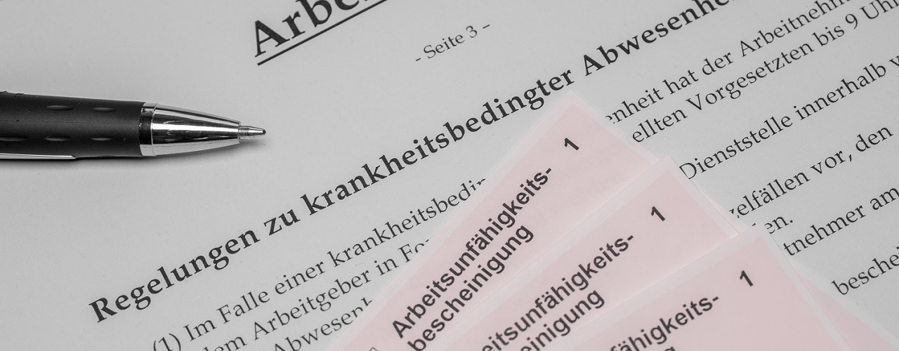 Arbeitsvertrag mit Regelungen im Krankheitsfall