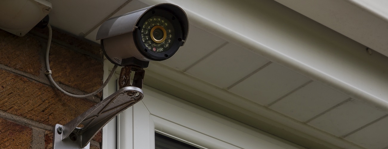 Videokamera am Haus überwacht Ort