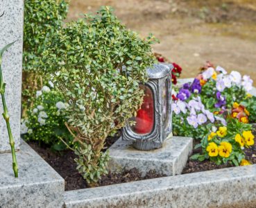 Grabstätte auf dem Friedhof – Grabarten, Pflege, Kosten