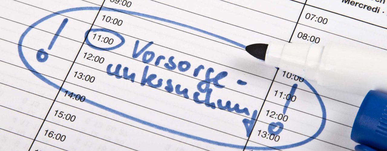 Eintrag eines Termins für eine Vorsorgeuntersuchung in einem Kalender